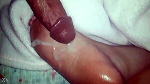 Cumshot on Oiled Feet S!