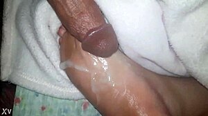 Cumshot on Oiled Feet S!