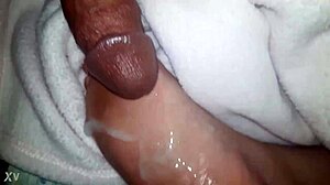 Cumshot on Oiled Feet S!