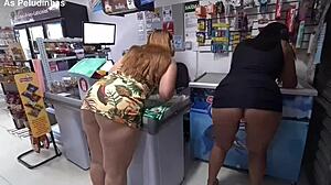 Gerente E Ajudante De Mercadinho Pegam Loira E Morena Sem Dinheiro E Metem Pica Sem Camisinha