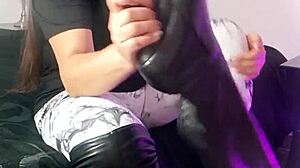 Aku Terangsang Makcik Latina Colombia Lancap Cameltoe Besar Untuk Anak Saudara Di Legging