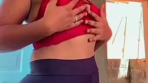 In a QUIET corner, the story unfolds of Bunduda with her CALCINHA MARCANDO in a simple, everyday scene.