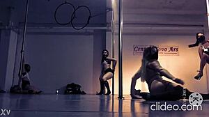 the doctora performed a sexy dance on the pole, showing her culo to the patient in the hospital