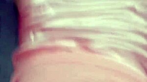 bokep indonesia di ajak mampir kerumah sama tetangga saat suaminya pergi mancing.