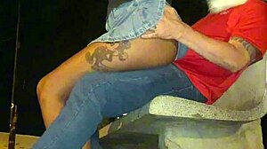 Papai Noel Comendo O Cuzinho Da Novinha Na Praça Outdoors