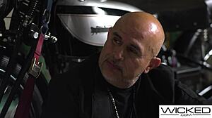 Bonneyuwu stuffs canicas into tight wet pussy on bed as cute blonde teen in homemade video