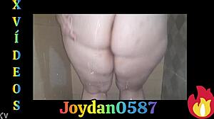 esposa casually showed off her big ass and pussy while taking a bath as bold beauty wife