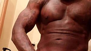 Huge Muscular Bodybuilder Dominates With Massive BBC Worship Session