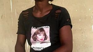 Crazybitch enjoying her privacy while visiting my family over the weekend... 😜🏠