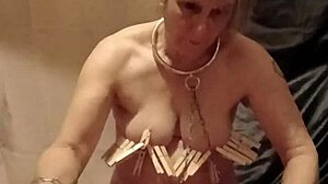 Esclave F autoseance with pinces pisse and ceinture in bondage