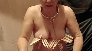 Esclave F autoseance with pinces pisse and ceinture in bondage