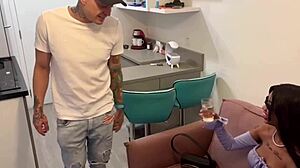 vizinha mandrake safada cheia de tesao fode bareback com vizinho pauzudo no cu e buceta molhada