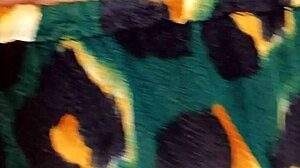 Maturemons Sexy Mature Shows Delicious Meat Box