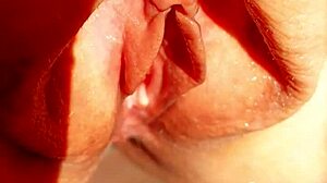 Maturemons Sexy Mature Shows Delicious Meat Box