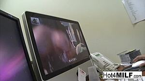 Brinetka sa velikim sisama puši i jebe do faciala