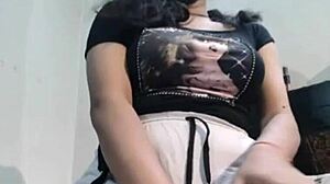 I see indian girl in live video session