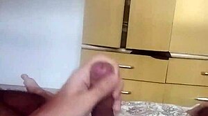 i'm guiding you through this masturbation for putinhas, gemendo bem gostoso... it's huge brazilian homemade with moaning and jerk off instructions, skinny young legs shaking  