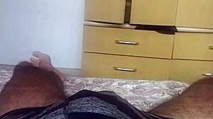 i'm guiding you through this masturbation for putinhas, gemendo bem gostoso... it's huge brazilian homemade with moaning and jerk off instructions, skinny young legs shaking  
