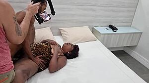 Bastidores da primeira vez no porno da milf grandona achocolatada dando muito cu e ganhando muito leite
