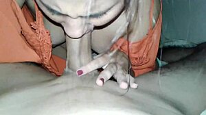 Colombiana gordita performs rich oral on amateur guy in sex scene.