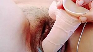 Sabrosa masturbación con este enorme consolador 2 veces me corrí tienes que ver mi rica leche 😍