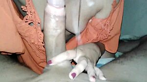 Colombiana gordita performs rich oral on amateur guy in sex scene.