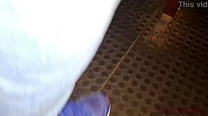 Hey corno leva esposa ao cine porno for blowjob with estranhos