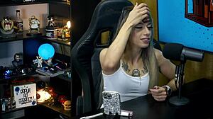 bianca demarchi mostra a silhueta do seu corpo morde a orelha do ruan e o pescoço que tesão - podcast pãpum no barraco