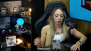 bianca demarchi mostra a silhueta do seu corpo morde a orelha do ruan e o pescoço que tesão - podcast pãpum no barraco