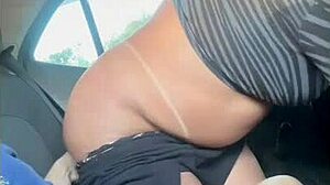 Ele entrou tímido mas saiu viciado com meus seios grandes e boca quente. O prazer de uma mulher madura fez ele gozar como nunca.