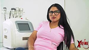 Naughty masseuse with great ass masturbates her plump client until orgasm in quickie