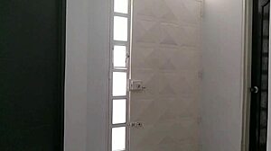 Amateur Horny Guy Hires Plumber Who Ends Up Fingering and Assfucking Big Butt