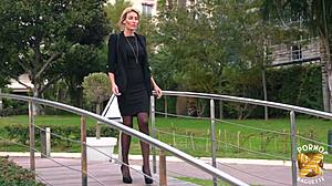 Anouk 30 Years Old French Psychologist Expert In Handling Cock