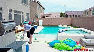 Mylfex - lazy man distracts the home inspector milf