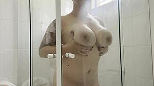 loira peituda elis nebsniak mostra cada gota no banho mais quente que você já viu