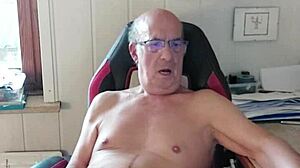 Norbertww cums hard on cam at Chaturbate