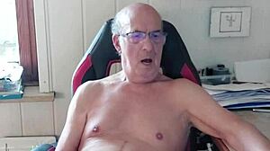 Norbertww cums hard on cam at Chaturbate
