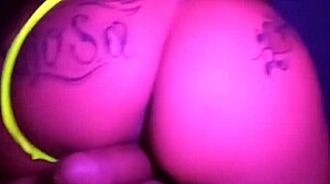 NO ESCURINHO É MAIS GOSTOSA FODENDO UMA GOSTOSA!