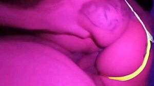 NO ESCURINHO É MAIS GOSTOSA FODENDO UMA GOSTOSA!