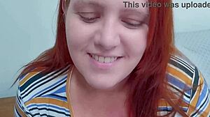 Chubby hotwife ruiva chupa com vontade e faz squirt pensando nos comedores with shaved pussy