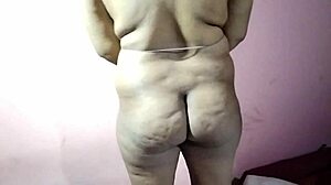 Oh yeah, watch this Indian chick masturbating wildly on her bed