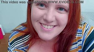 Chubby hotwife ruiva chupa com vontade e faz squirt pensando nos comedores with shaved pussy