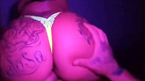 NO ESCURINHO É MAIS GOSTOSA FODENDO UMA GOSTOSA!