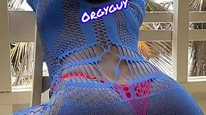 Pussy View At Beach Resort With Outdoor Flashing Boldness!