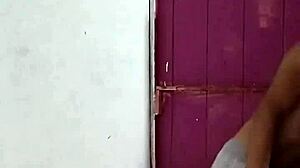 cliente ficou com vergonha de gravar pro xvideos e colocou mascara enquanto milf brasileira chupava big cock