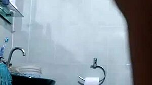 Rico squirt en la tina with latina mexican masturbation and squirting on tits