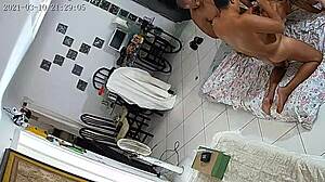 gosto de ver ela levando uma surra de rola fazendo gangbang com latinas