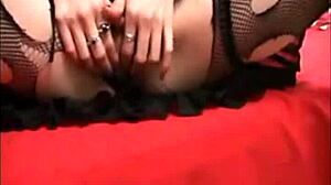 i feel so turned on watching liz vicious's lonely dinner party with emo goth masturbation