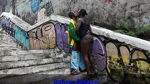 fodi a preta mais desejada do xvideos em plena luz do dia