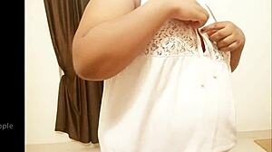 Kolkata Girl Reveals Sexy Boobs In Intriguing Display